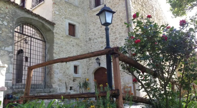 Alle Vecchie Querce - Le Rose, Rezervovat Hotel Fontecchio Abruzzo
