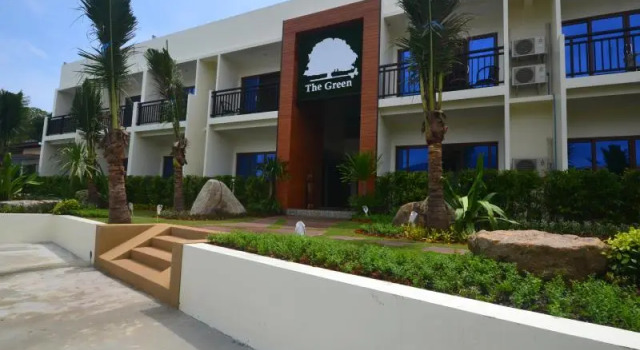 Кровать в общем номере The Green Hotel Koh Lipe