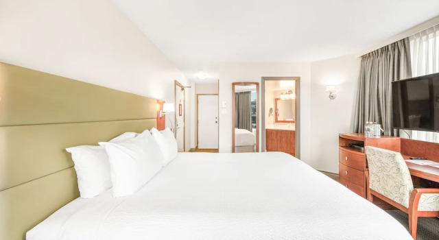 Двухместный номер Standard с балконом и с видом на город Victoria Regent Waterfront Hotel & Suites
