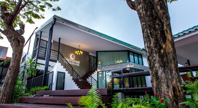 Stay With Hug Poshtel & Activities