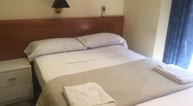 Двухместный номер Superior с балконом Hostal Mont Thabor