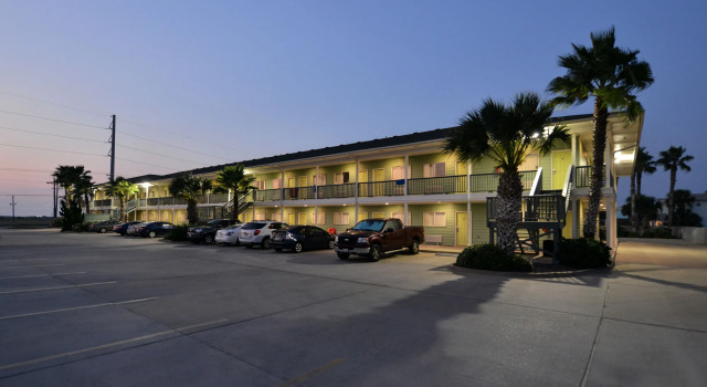 The Island Hotel Near Beach Port Aransas