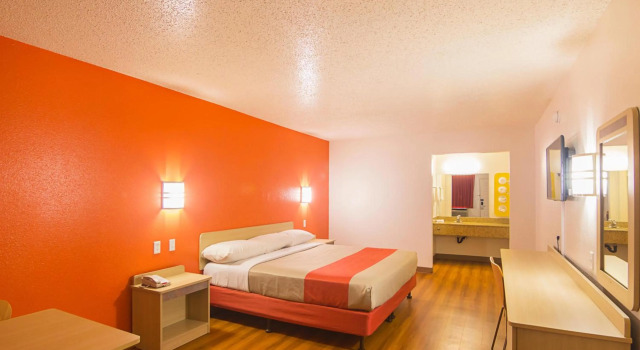 Motel 6 Indianapolis, IN - Airport, Book Motel Indianapolis Indiana