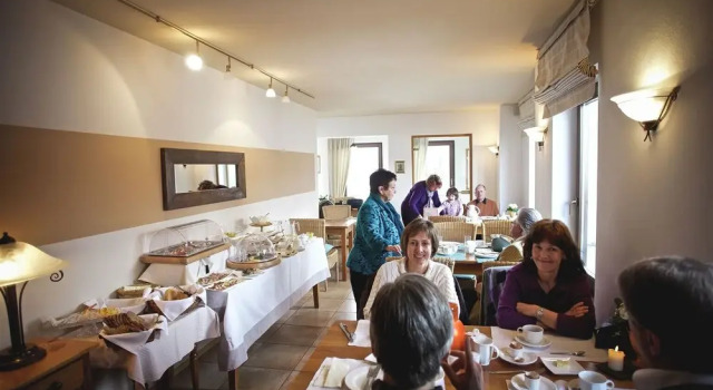 Weingut & Landhotel Lucashof, Забронировать Отель Бад-Дюркхайм Wine Route