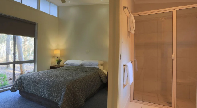Вилла с балконом и с видом на озеро NRMA Myall Shores Holiday Park
