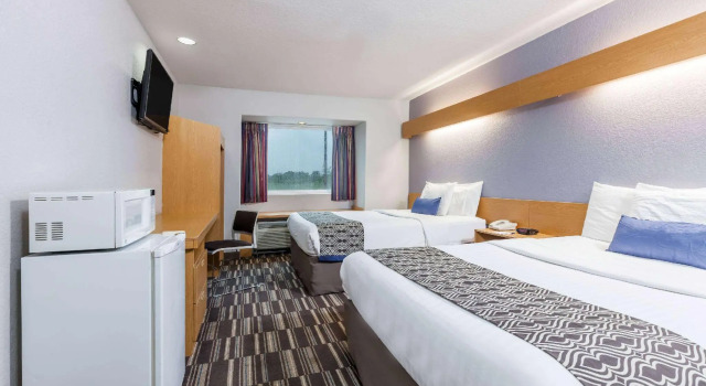 Четырёхместный номер Standard Microtel Inn & Suites by Wyndham Ardmore