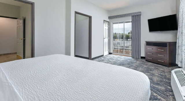 Двухместный люкс с балконом La Quinta by Wyndham Tulsa Airport / Expo Square