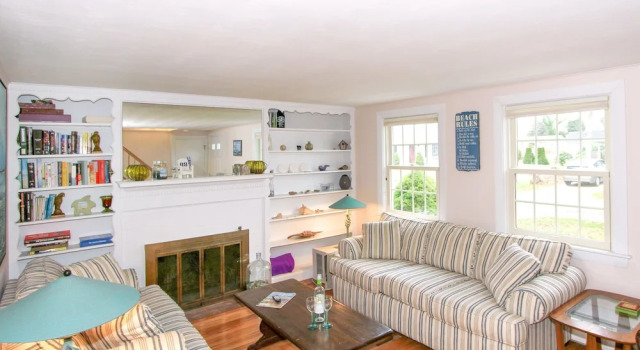 Walkable Falmouth Hts Beach Home by RedAwning, Забронировать Дом для отпуска Фалмут Полуостров Кейп-Код