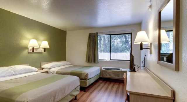 Четырёхместный номер Standard Motel 6 Ogden, UT- Downtown