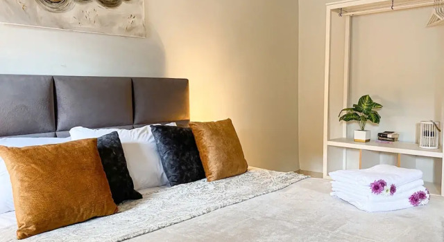 Modern Downtown 3BR by Ahlan Hospitality, Забронировать Отель Назарет Галилея