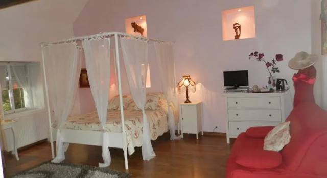 Villa Cassidony, Đặt Biệt thự Noailles 