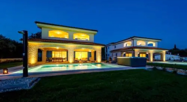 Luxury Villa Loma 2, Varaa Villa Hotellit Kvarner Islands uima-altaalla, Uima-allas