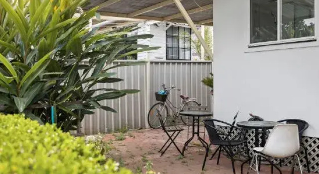 Comfortable Room in Lidcombe – Steps to Train Station, Забронировать Отель Сидней Sydney Region