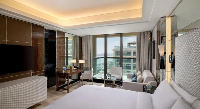 Люкс Royal с балконом и с видом на море Hilton Dubai Palm Jumeirah