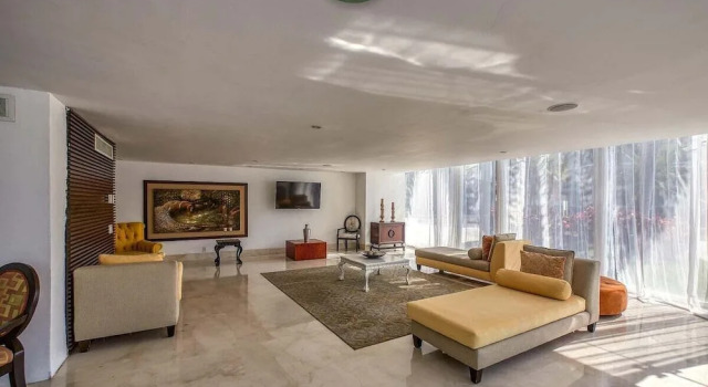 Апартаменты с видом на океан Luxury Oceanfront 2BR Condo With Private Balcony