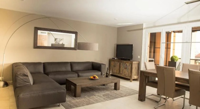 Cave Beetschen, Boek Hotel Bursins 