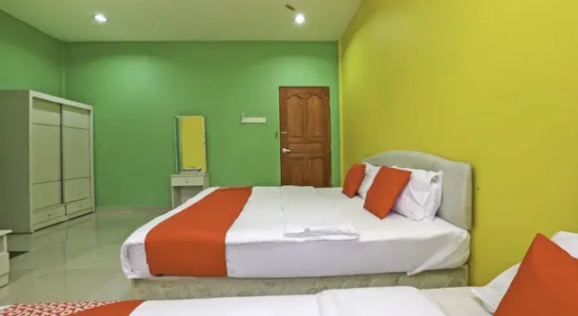 Трёхместный люкс OYO 89933 Nun Hotel