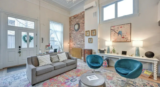 0776: Walk to Arkansas River: Historic Palace Loft, Rezerwuj Apartament Hotele w Salida z parkingiem, Parking