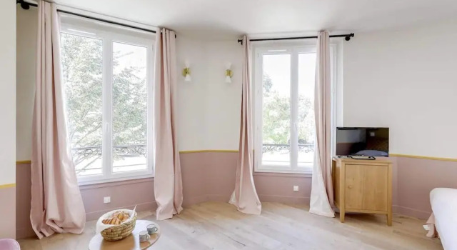 Beautiful Pink Studio For 2 in Heart of Vanves, Забронировать Отель Ванв Аньер-сюр-Сен
