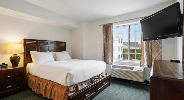 Двухместный номер Standard с видом на озеро Charlevoix Inn & Suites SureStay Collection by Best Western
