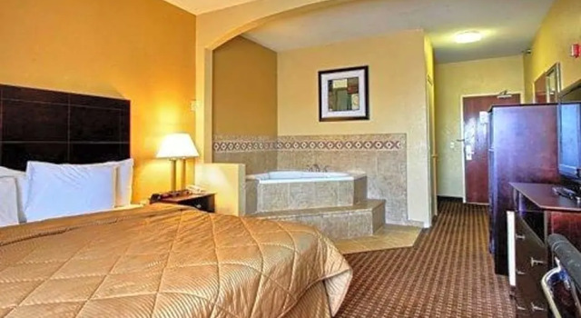 Двухместный люкс Quality Inn Des Moines North