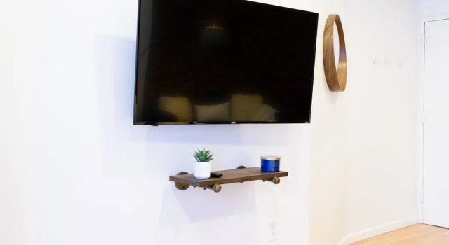 83-3w UES Central Park Newly Furnished XL Studio