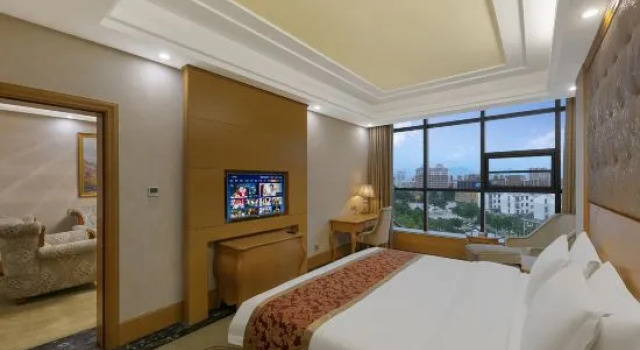 Suite Deluxe Luoshan Junfu Hotel