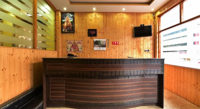 OYO 23130 Radhika Cottage, Забронировать Дом для отпуска Отели Манали с завтраком, Завтраки