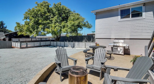 Коттедж North Bend Home w/ Cornhole Court & Putting Green