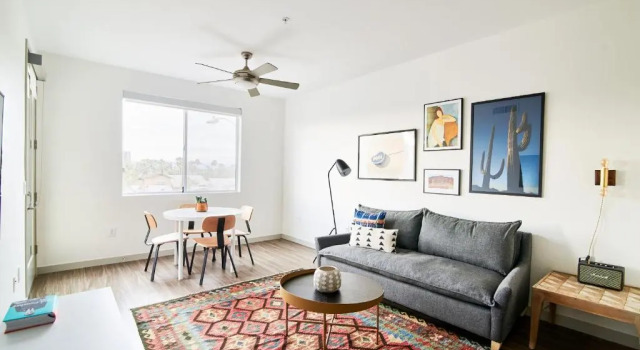 Люкс Lovely Midtown Suites by Sonder