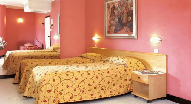 Трёхместный номер Standard Hotel Junior by OasiGroup Hotels