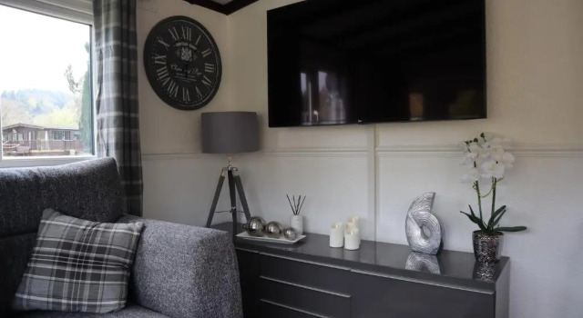 HEDDFAN, Luxury 3 bedroom timber lodge, Now with WiFi, Caer Beris Holiday Park, Builth Wells, SORRY NO TRADESMEN OR CONTRACTORS ALLOWED, Забронировать Отель Отели Сноудония с парковкой, Парковка