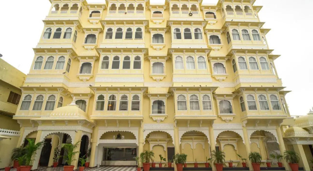 Trulyy The Amar Mahal, Забронировать Отель Отели штата Раджастхана с парковкой, Парковка