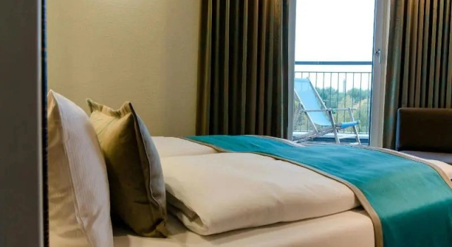 Двухместный номер Superior с балконом Motel One Berlin-Bellevue