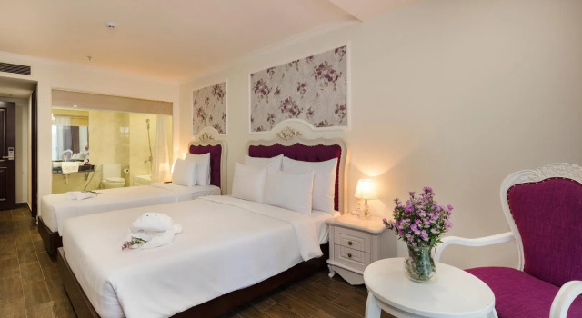 Трёхместный номер Executive с балконом и с видом на город Bonjour Nha Trang Hotel