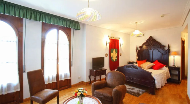 Полулюкс с балконом Hotel Merindad de Olite