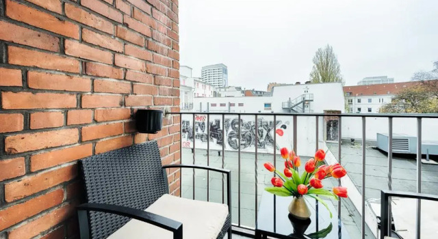 Двухместный номер Deluxe с балконом Hotel West