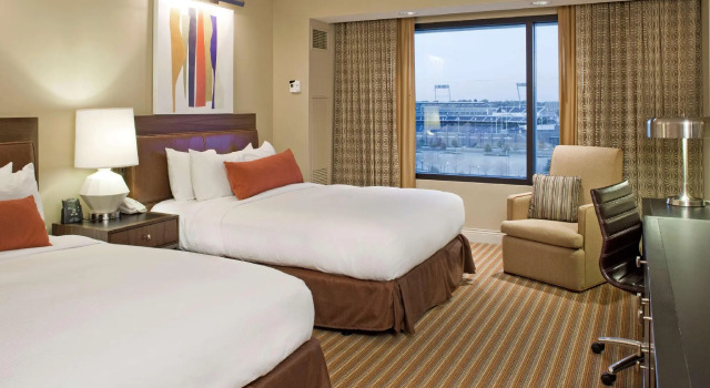 Четырёхместный номер Standard с видом на парк Hilton Omaha