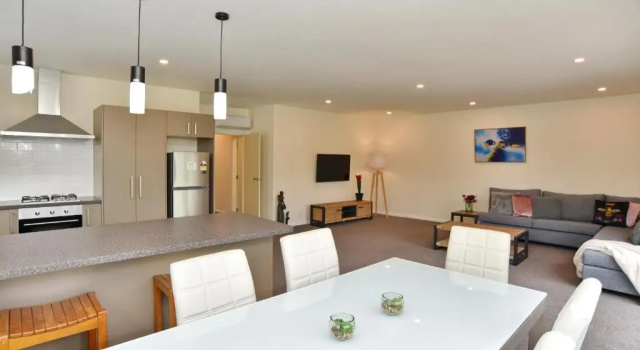 Вилла Room to spread out - fenced lawn, pets welcome - Weston Villa