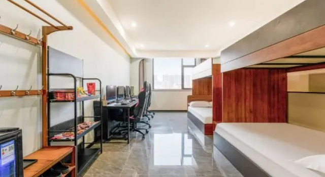 Кровать в общем номере A+E-sports Hotel (Xinzheng Longhu Commercial Plaza)