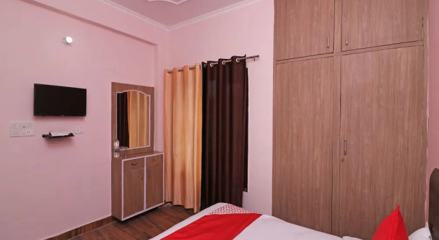 Номер Deluxe OYO 13756 Damyanty Residency & Resort