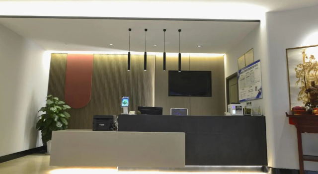 Holiday Inn Hebi Xianhe Lake (Qibin Avenue Municipal Government Branch), Rezervovat Hotel Hebi Henan
