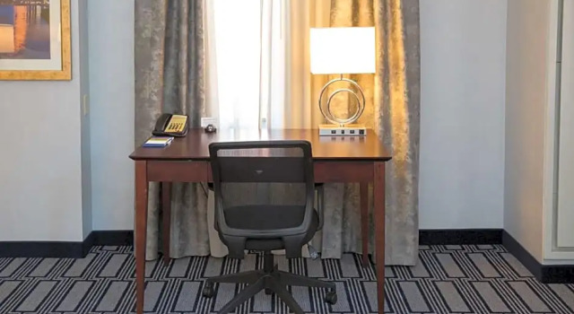 Люкс Hampton Inn & Suites Providence Downtown