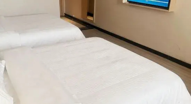 Двухместный номер Business GreenTree Inn Jiangsu Lianyungang Donghai New Bus Station Express Hotel
