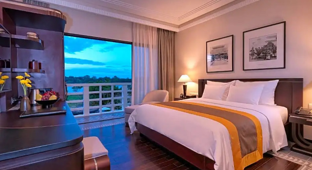 Номер Deluxe с видом на реку Azerai La Residence, Hue