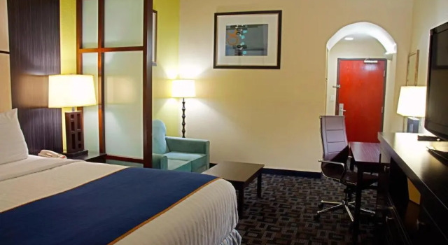 Люкс Super 8 by Wyndham Irving/DFW Apt/North