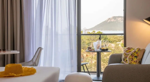 Двухместный семейный номер Standard с балконом и с видом на море ibis Styles Porto Vecchio