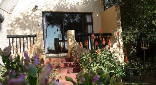 Люкс A1 Kynaston Guest House bed and breakfast or self catering