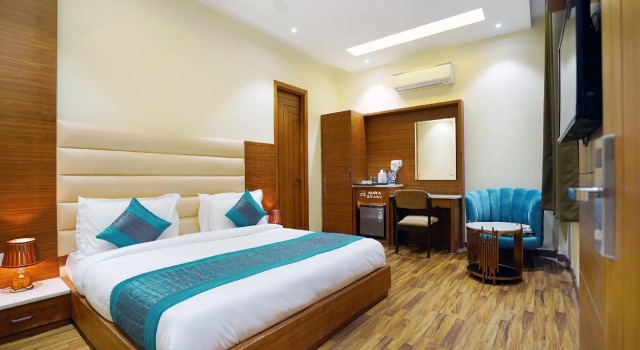 Hotel Aura Grand by Levelup, Varaa Hotelli Hotellit Punjab pysäköinnillä, Pysäköinti