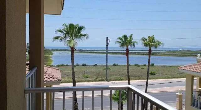 Апартаменты Las Verandas 2 Bedroom Home by RedAwning